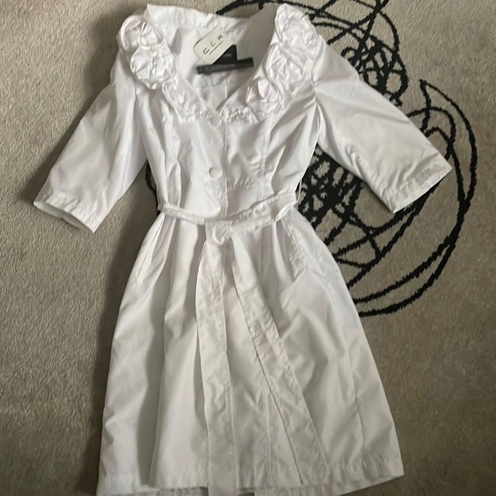 Calore summer of 2009 white coat with 🌹 Rosetta’s on collar size 38 button